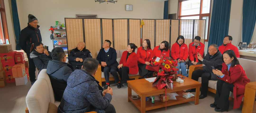 昊東公司一行看望胡正先老紅軍，聆聽那段可歌可泣的英雄歷史